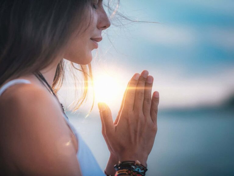 Wie moderne Spiritualität und Esoterik Frauen klein halten